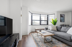 Gold Coast 2BR w Gym Pool nr Oak St Beach CHI-207